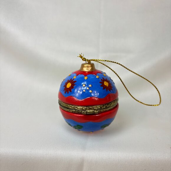 Hinged Porcelain Small Vintage Christmas Ornaments Trinket Boxes Set of 2 - Picture 10 of 13